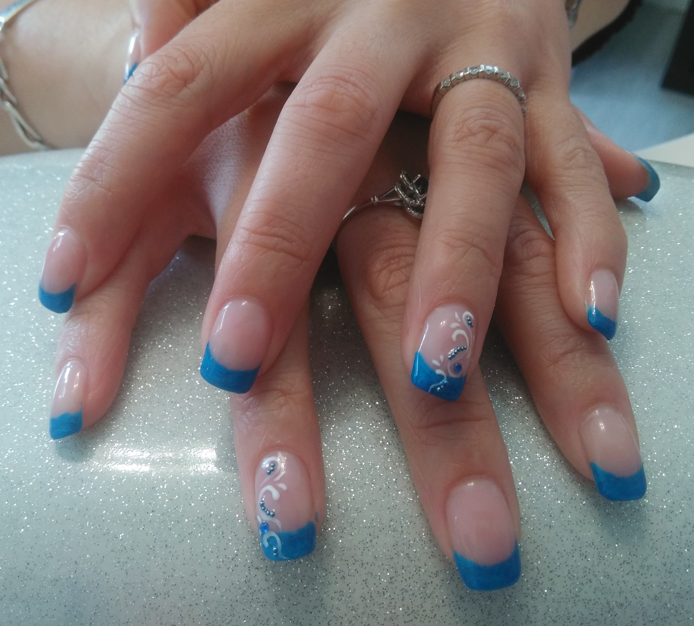 ongle deco bleu french montpellier laverune lattes